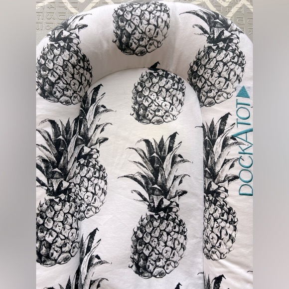 Dockatot + extra Case + hanging toys - Picture 6 of 8